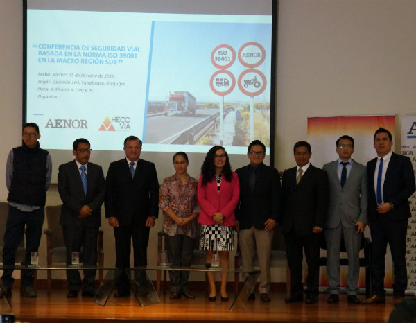 Conferencia de seguridad vial basada en la norma ISO 39001 en la macro región sur
